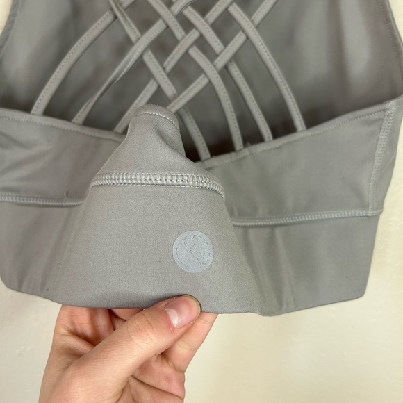 Threads 4 Thought | grey padless strappy sports bra size M - Picture 5 of 6